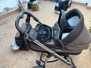 Carricoche y silla de coche marrón