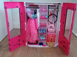Pack Barbie: Carabana,Armario,Moto y caballos