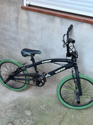 Bicicleta BMX Negra y Verde