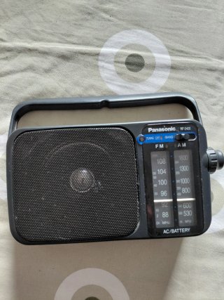 Radio Panasonic RF-2400 AM/FM Batería/Corriente