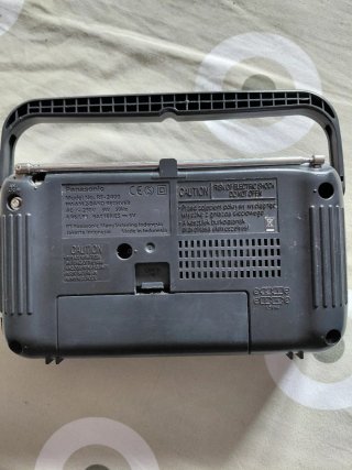Radio Panasonic RF-2400 AM/FM Batería/Corriente