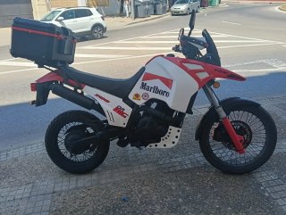 Suzuki DR Big 750 Adventure Moto