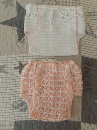 Conjunto Ropa Bebé Tejida (Blanco y Rosa)