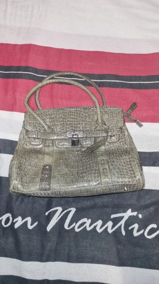 Bolso gris efecto piel de cocodrilo