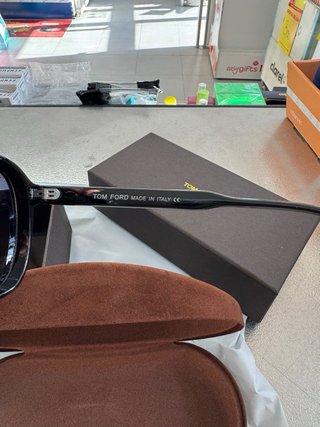 Gafas de sol Tom Ford negras y doradas