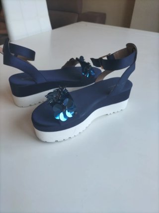 Sandalias azules mujer con pedrería