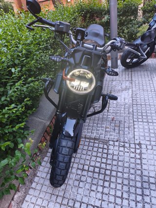 Zontes Naked Negra y Naranja