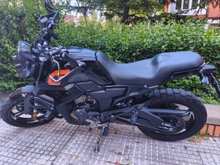 Zontes Naked Negra y Naranja