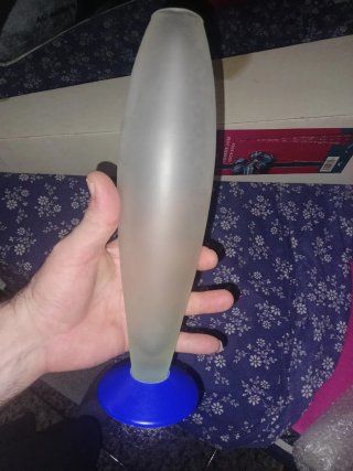 Jarrón de cristal azul y transparente