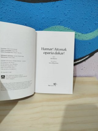 Hamar! Aitonak oparia dakar!