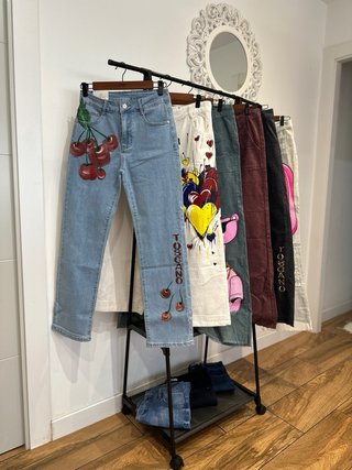 Pantalones blancos pintados a mano