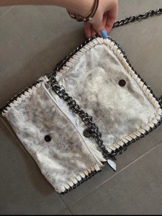Bolso bandolera plateado metálico