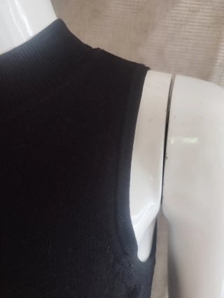 Vestido ajustado sin mangas negro