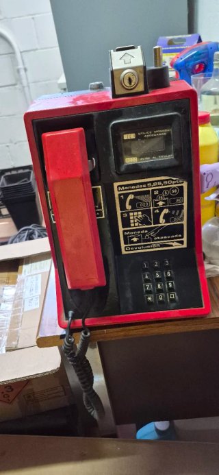 Cabina telefónica antigua años 80