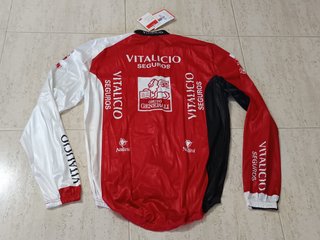 Chaqueta  Team Vitalicio Seguros 90s con etiquetas