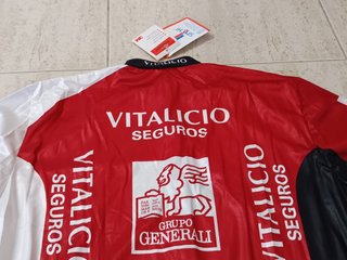 Chaqueta  Team Vitalicio Seguros 90s con etiquetas