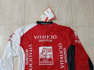 Chaqueta  Team Vitalicio Seguros 90s con etiquetas