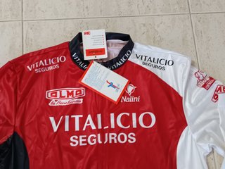 Chaqueta  Team Vitalicio Seguros 90s con etiquetas