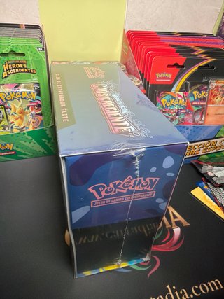 Pokemon Caja Entrenador Élite Caos Creciente