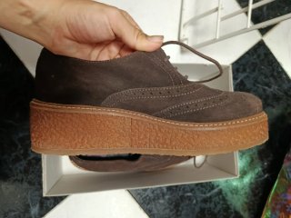 Zapatos de ante marrones con plataforma