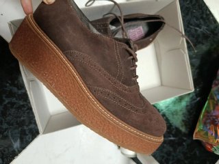 Zapatos de ante marrones con plataforma