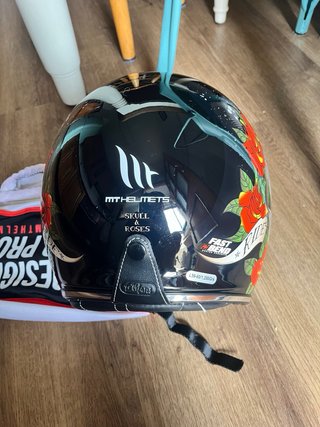 Casco de moto MT Helmets sin estrenar