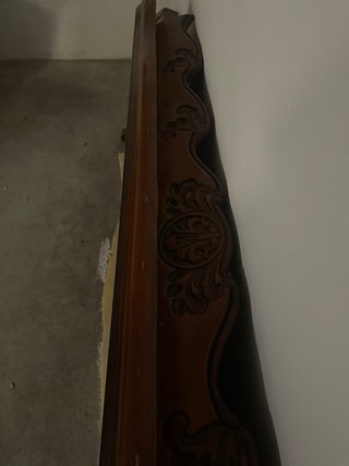 Mesa de madera oscura