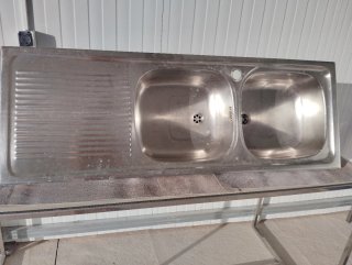 Fregadero doble seno con escurridor plateado