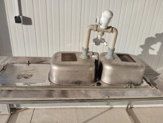 Fregadero doble seno con escurridor plateado