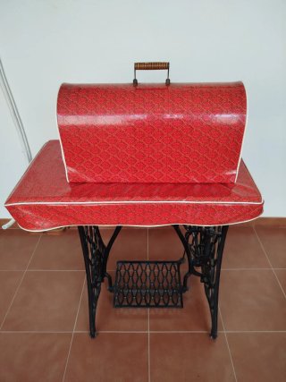 Máquina de coser Singer antigua