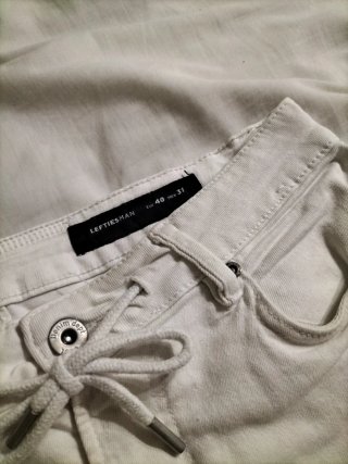 Pantalones cortos vaqueros blancos rotos hombre
