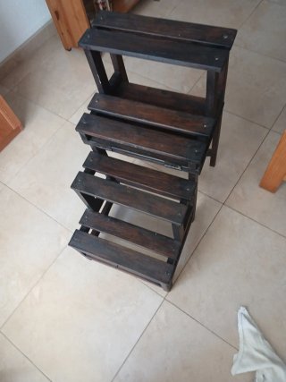 Silla rústica antigua de madera
