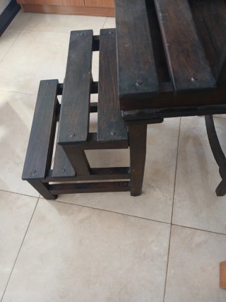 Silla rústica antigua de madera