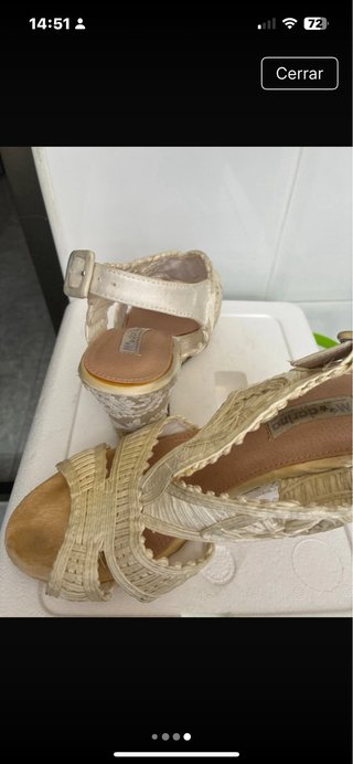 Sandalias de cuña beige