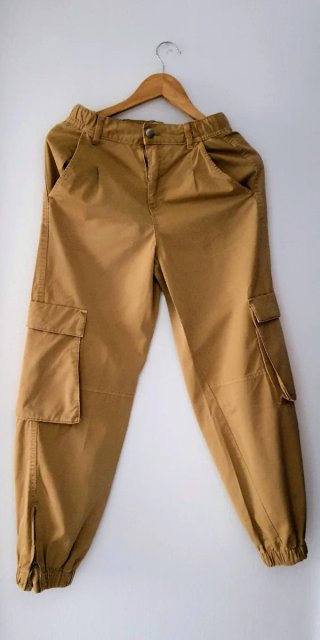 Pantalones cargo marrones
