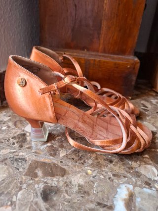 Zapatos de baile dorados talla 35. 5