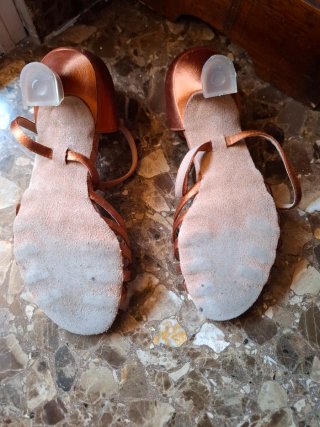 Zapatos de baile dorados talla 35. 5