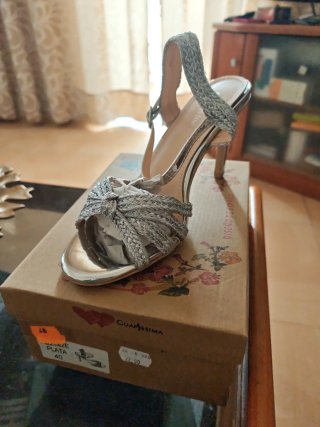 Sandalias de tacón plateadas talla 40