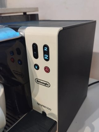 Delonghi Nespresso Lattissima EN660