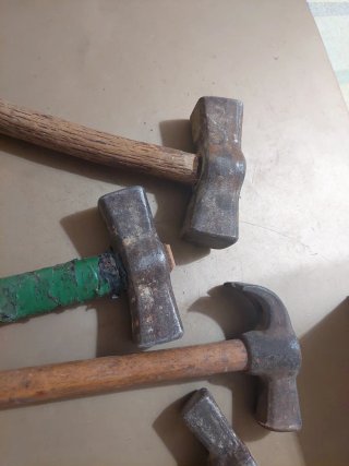 Lote 4 martillos oreja 15 euros