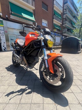 Ducati Monster 696