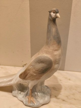 Figura de porcelana de Faisán con larga cola