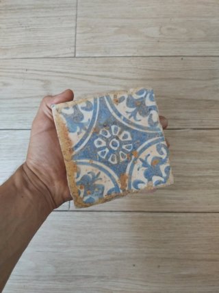 Antiguo azulejo gótico valenciano