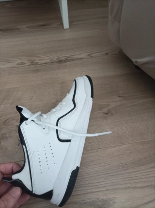 Jordan Courtside 23 Mid Blancas y Negras casi nuev