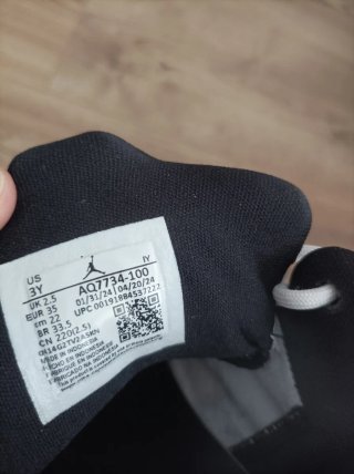 Jordan Courtside 23 Mid Blancas y Negras casi nuev
