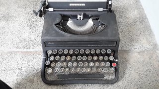Máquina de escribir Olivetti Studio 42