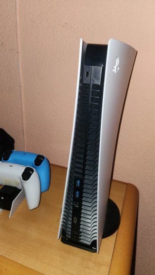 PS5 digital con 2 mandos y base de carga