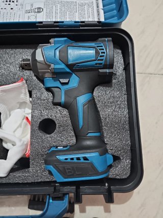 Pistola de impacto brushless 300nm con maletín