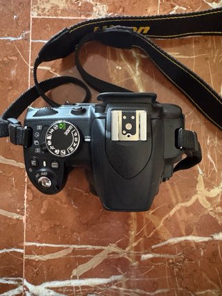 Nikon D3100 para reparar o piezas