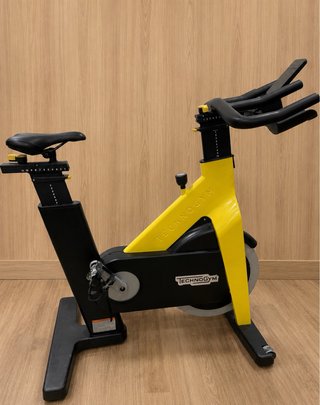 Bicicleta estatica profesional technogym connect